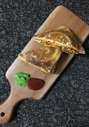 A picture of Farsan sandwich.