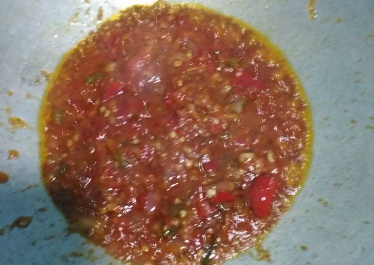 Langkah Mudah untuk Menyiapkan Sambal terasi gurih mantap (first time), Enak Banget