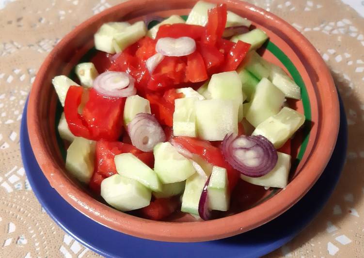 Comment Préparer Les Salade tomate concombre et oignon ❤