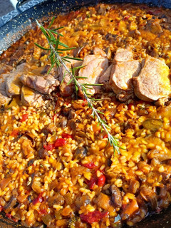 Una foto de Arroz con setas y solomillo