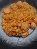 Guiso de arroz con salchichas, garbanzos y zapallo anco