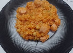 Una foto de Guiso de arroz con salchichas, garbanzos y zapallo anco