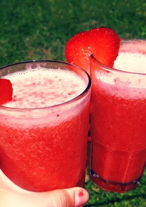 Una foto de Licuado de frutilla y piña