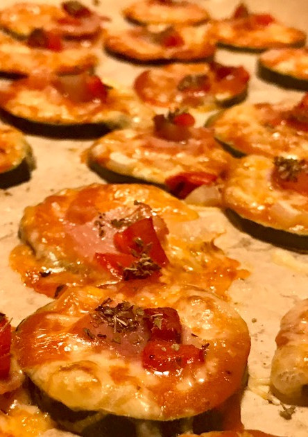 Una foto de Minipizzas de calabacín sin lactosa