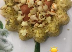 Hình của món Cơm chiên Bento hoa mặt trời cho bé 1-2 tuổi.