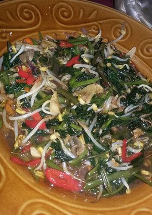 Foto resep Tumis kangkung+Tauge saos tiram praktis
