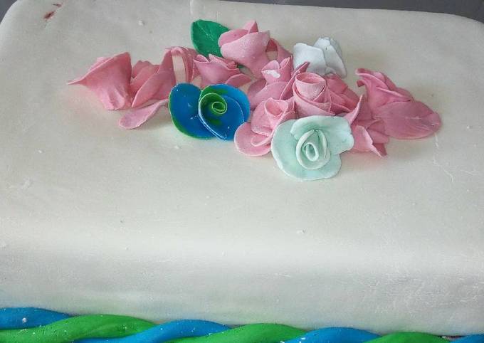 Fruit cake with fondant icing