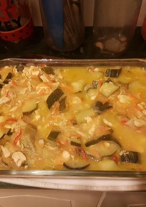 Una foto de Pollo salteado con verduras