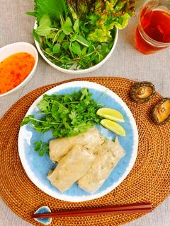 A picture of Delicious Ethnic Fried Spring Roll With Shiitake Powder.