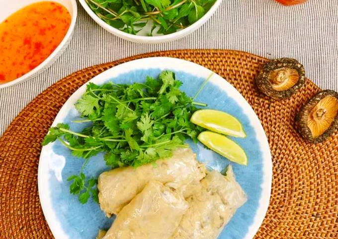 Delicious Ethnic Fried Spring Roll With Shiitake Powder