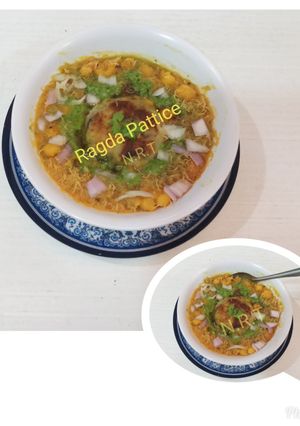 A picture of Ragda Pattice (Patties).