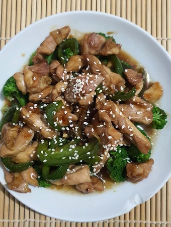 Langkah Gampang Membuat Resep Brokoli ayam paprika saus teriyaki ala fe yang Menggugah Selera Anti Ribet, Bisa Manjain Lidah
