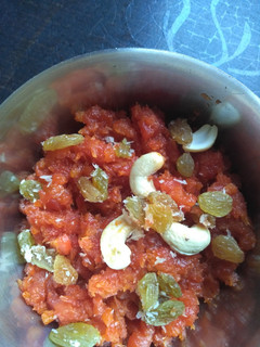 ગાજર નો હલવો (🥕 carrot halwa recipe in Gujarati) રેસીપી મુખ્ય ફોટો