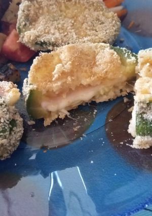 Una foto de Milanesas de zapallito, rellenas con jamón y queso