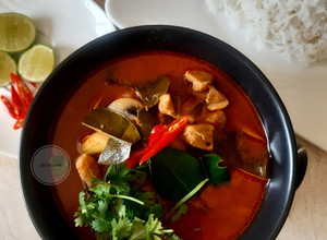 A picture of Thai Chicken Tom yum soup.