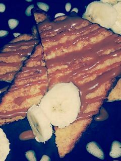 Una foto de HU3RAz♡ Pan Francés con Dulce de Leche y Plátano :)