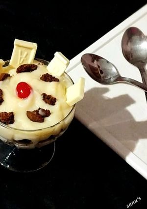 A picture of Dark Chocolate Cookies And Milkybar Mousse.