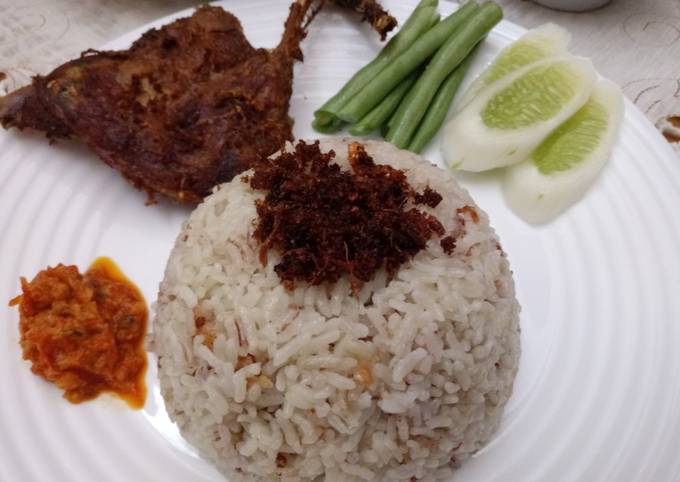 Nasi Hainan + bebek goreng sambel bawang