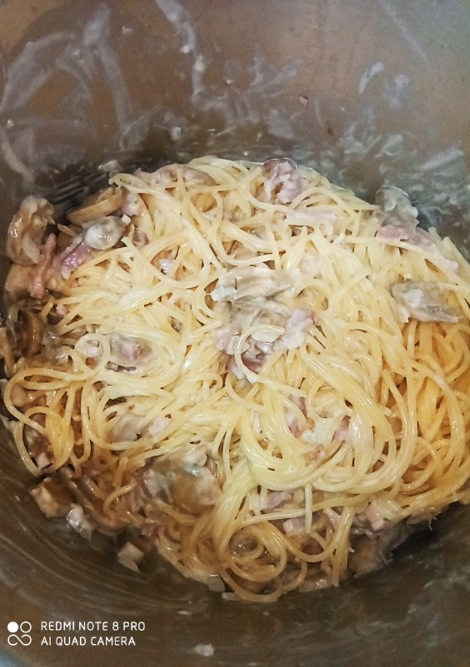 Una foto de Spaguettis a la carbonara