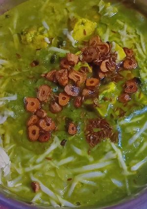 A picture of Dhaba-Style Garlic Spinach Paneer (Lehsuni Palak Paneer).