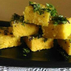 A picture of Instant Besan Khaman.
