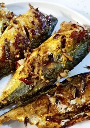 Hình của món Cá Nục Chiên Mắm Ớt với NCKD/ Fried Kampung fishs.