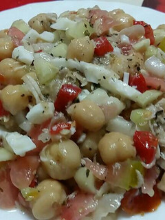 Una foto de Ensalada de garbanzos