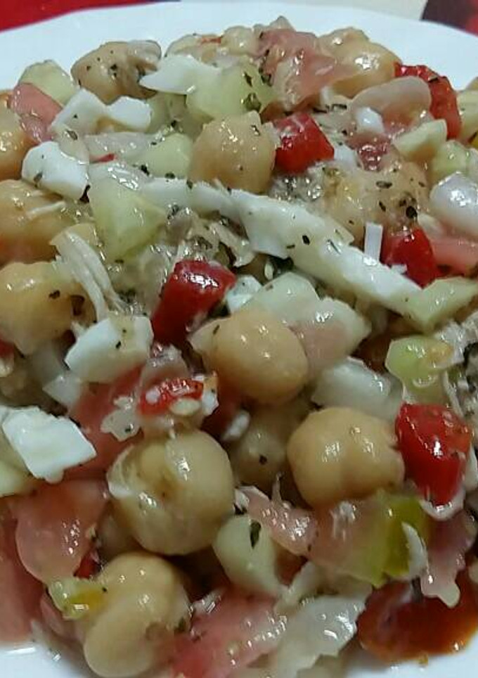 Una foto de Ensalada de garbanzos