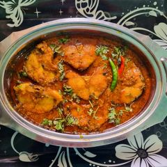 A picture of Methi Rui or Rohu Fish Curry.