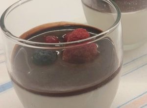 Φωτογραφία της συνταγής Panna cotta με επικάλυψη ganache σοκολάτας