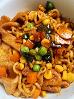 農心浣熊炸醬烏龍麵 的食譜成品照片