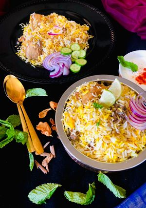 A picture of Chicken dum biryani.