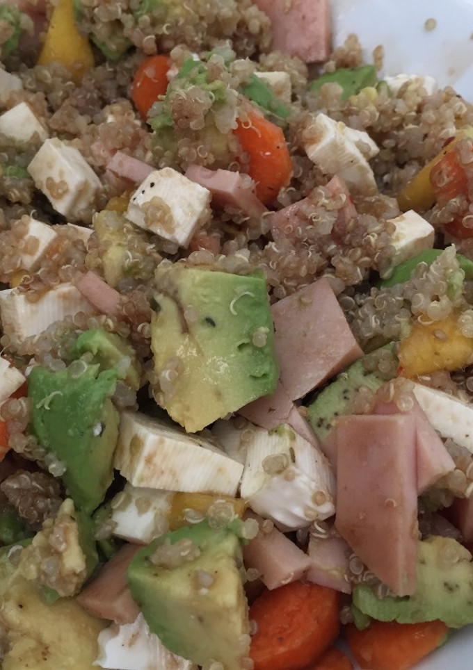 Una foto de Ensalada de quinoa con aguacate