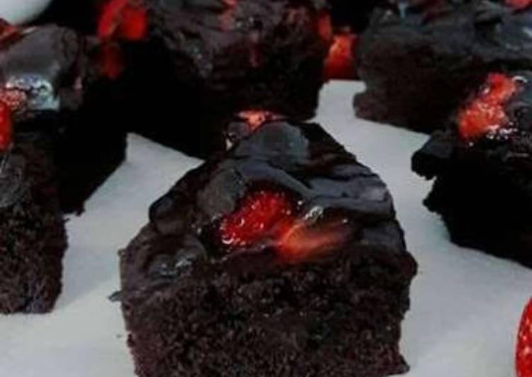 Steps to Make Speedy Strawberry covered chocolate chunk brownies