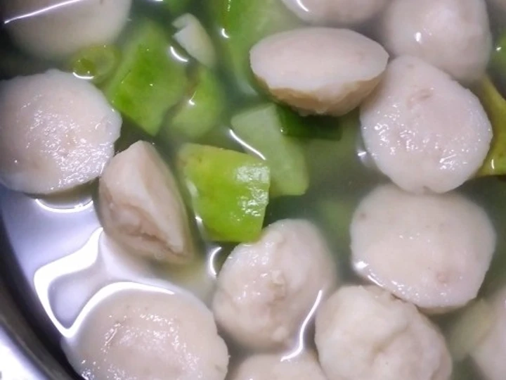 Langkah Mudah untuk Membuat Resep Sup Labu Siam dan Baso Ayam yang Uenak Anti Ribet, Sempurna