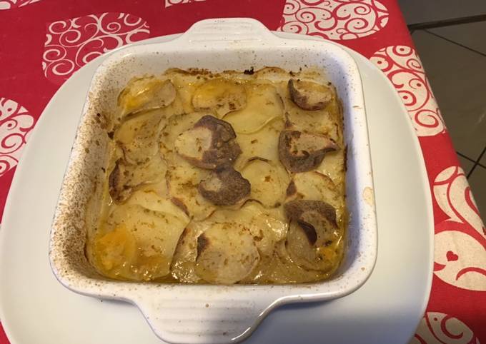 Gratin de pommes de terre à l ail,oignon basilic et mozzarella di buffala au bouillon de gambas