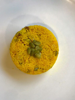 Una foto de Couscous con cúrcuma