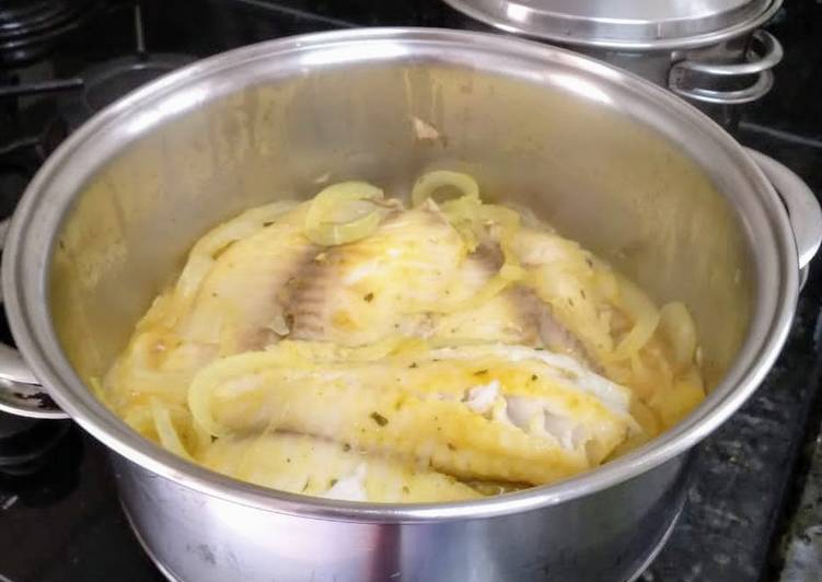 Filé de tilápia no bafo - Tudogosreceitas