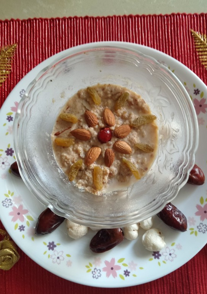 A picture of Dates and fox nut pudding.