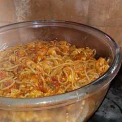A picture of Pasta con langosta en salsa.