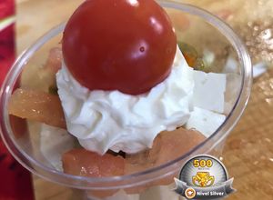 Una foto de Caprese en copitas