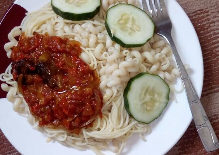 White spaghetti and macaroni with tomato sauce