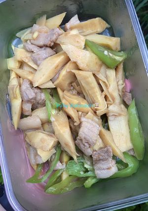 รูปของ “ผัดหน่อไม้หมูสามชั้น”
