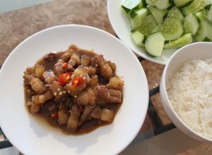 Hình của món Thịt kho mắm ruốc.