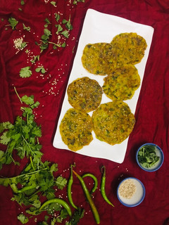 બાજરી ના ચમચમિયા (Bajri Chamchamiya Recipe in Gujarati) રેસીપી મુખ્ય ફોટો