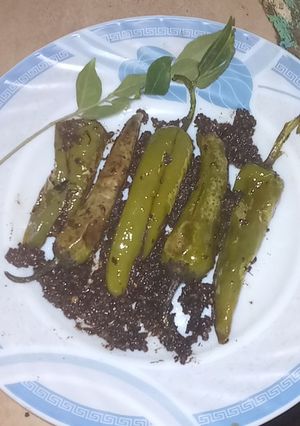 A picture of Tali hui Hari mirchein.