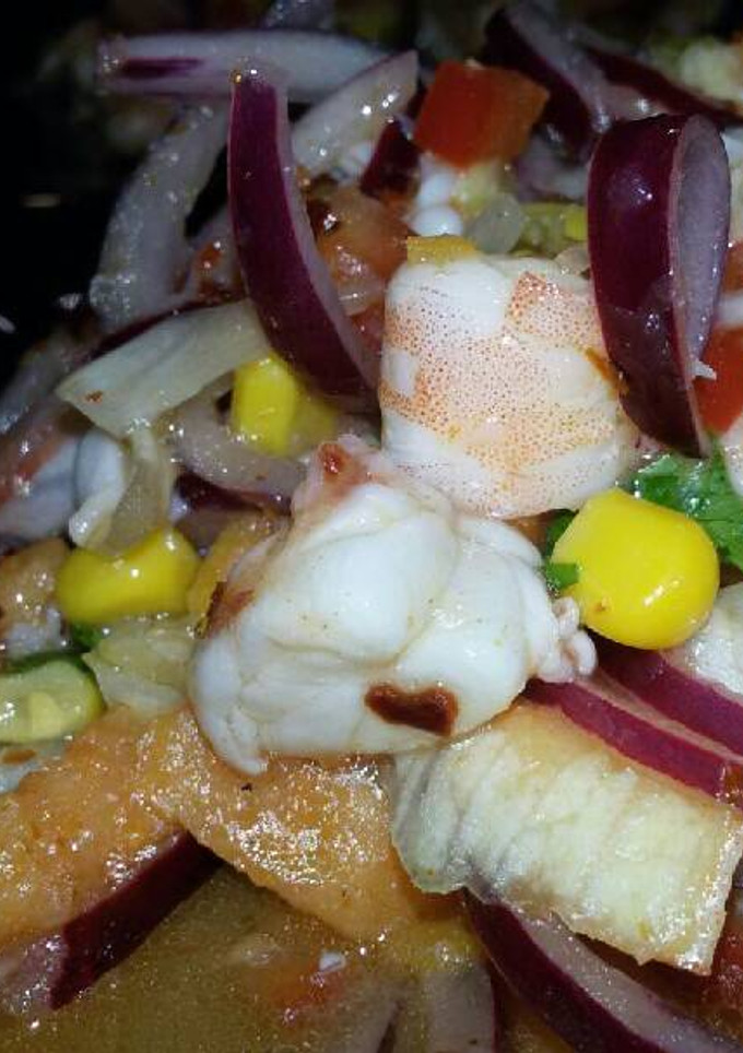 Una foto de Ceviche de gambas y langostinos