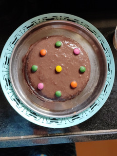 ચોકલેટ કેક (Chocolate Cake Recipe In Gujarati) રેસીપી મુખ્ય ફોટો