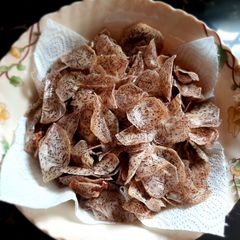 A picture of Nduma / arrowroot crisps.