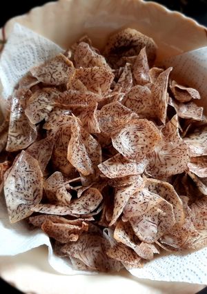 A picture of Nduma / arrowroot crisps.